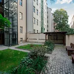 Residence Dobrovskeho 30