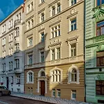 Residence Dobrovskeho 30