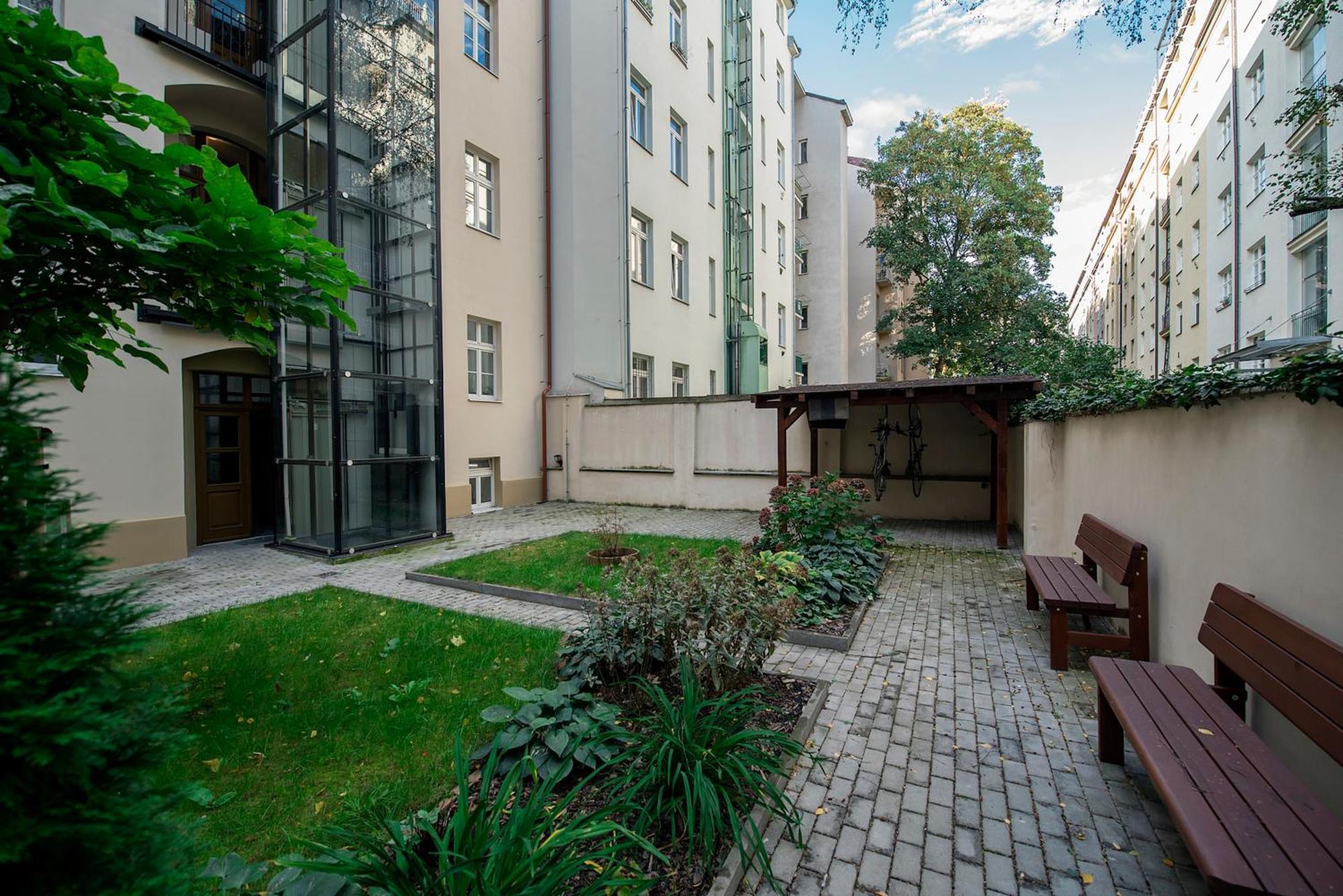 Dobrovskeho 30